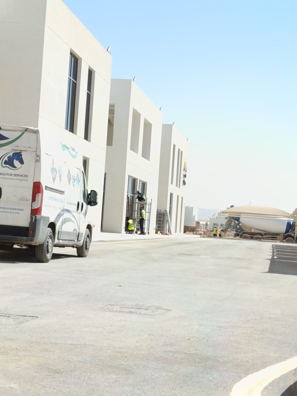 تنظيف واجهات مبنى إداري - مشروع القدية الرياض